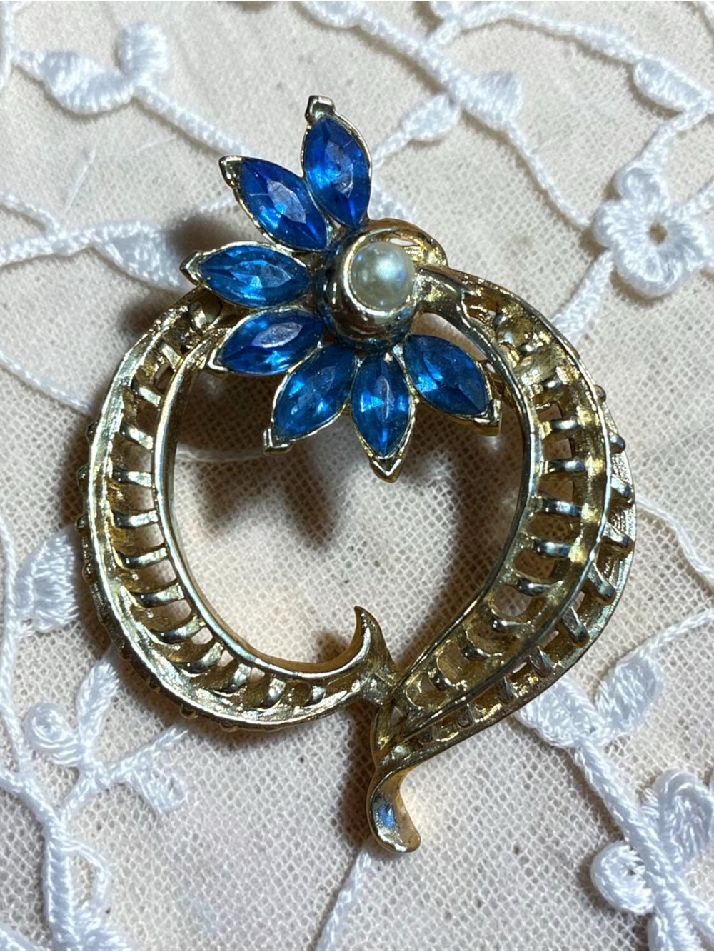 Vintage Gold Tone Brooch with Blue Crystal Flower